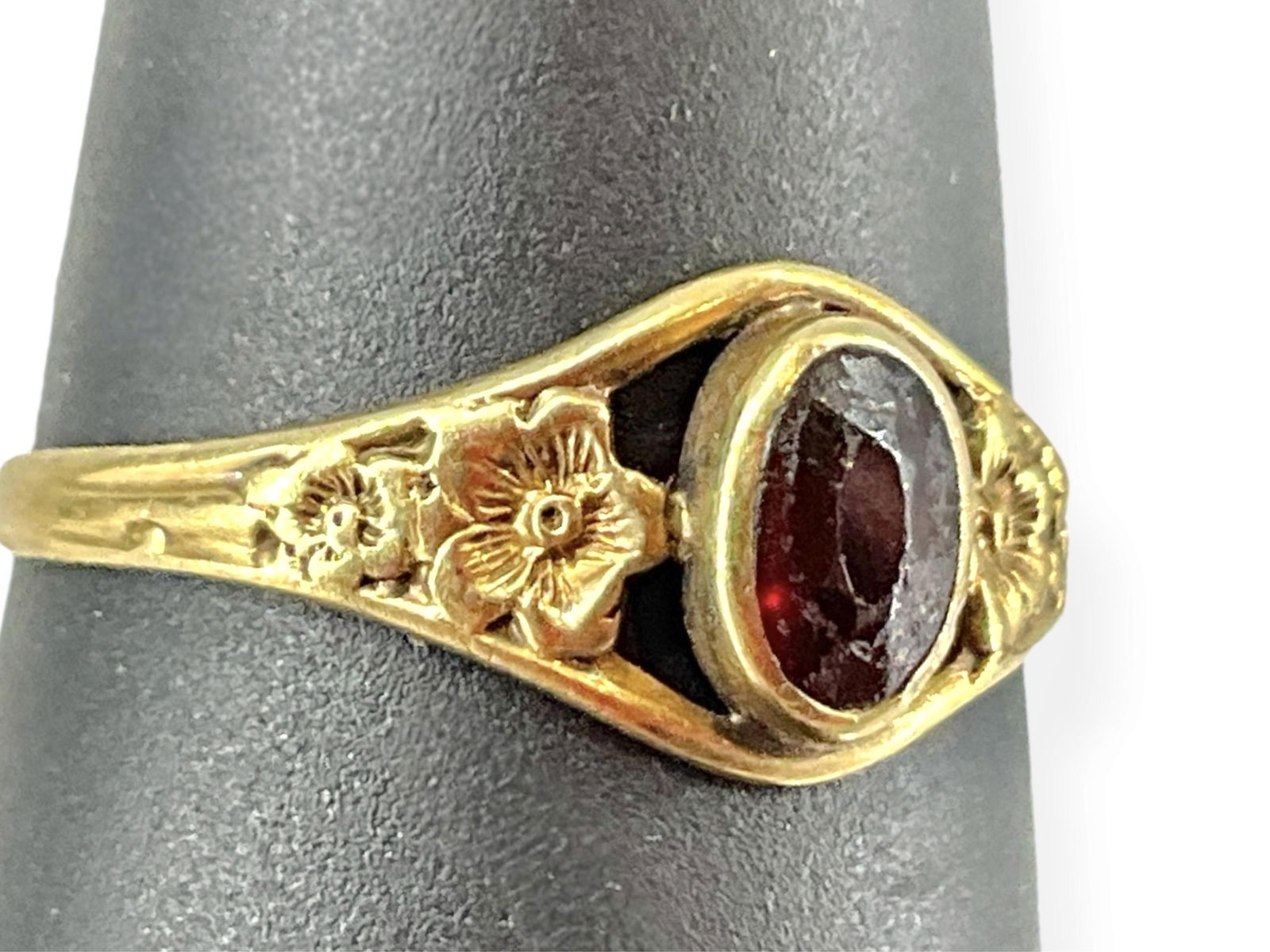 Darling Vintage / Antique 10kt Yellow Gold Garnet Ring (1 of 5)