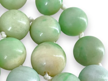 Older Necklace w/Graduated Jade Beads