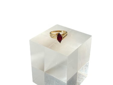 10kt Yellow Gold Garnet & Diamond Ring