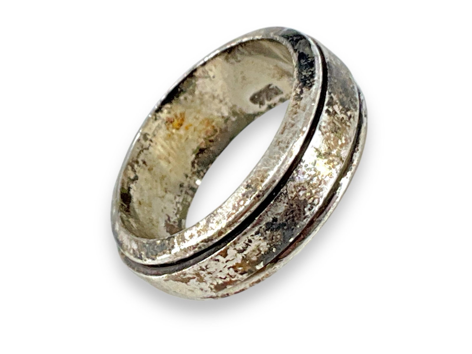 Sterling Silver Spinner Ring: Sterling Silver Spinner Ring 0.315 troy ounces total weight, size 9.5, straight shank, needs polished/cleaned.