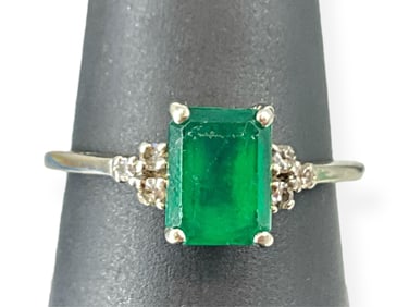 14k w/g Emerald Ring w/Accent Diamonds