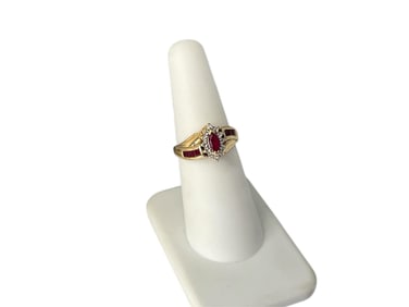 10kt Yellow Gold Diamond & Ruby Ring