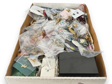 Assortment of Vintage Accessories