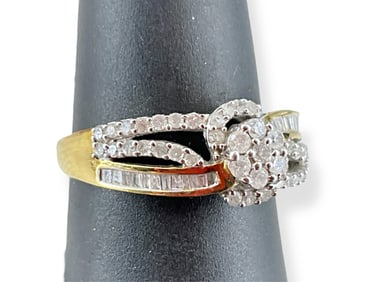 10kt Yellow Gold and Diamonds Ring