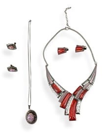 Beautiful Modern Silver-Tone Necklace w/Peach Color Decoration & Matching Earrings ó Vintage Silver