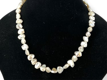 Pretty Coin Pearl Necklace w/14k w/g Clasp