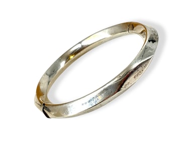 Hinged Bangle Bracelet in Silver