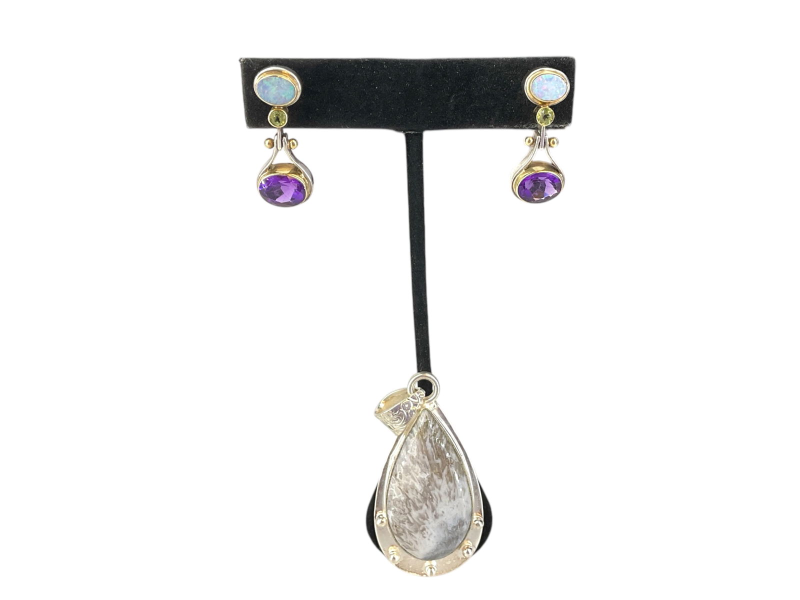 Beautiful Silver Earrings w/Amethysts, Peridots and Opals and a Silver-Tone Pendant (1 of 7)