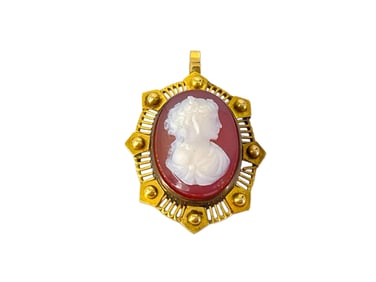 Well-Made Gold Victorian Hardstone Cameo Pendant in Vintage Box