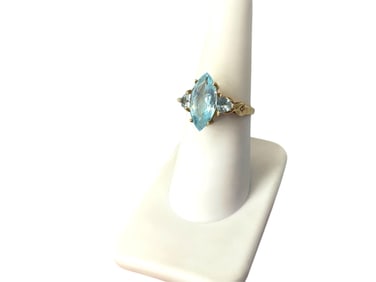 10kt Gold and Blue Topaz Stones Ring
