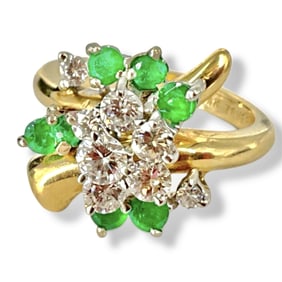 Beautiful Emerald & Diamond Cluster Ring in Yellow Gold