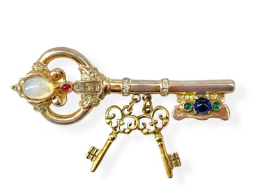 Adorable Vintage Skeleton Key Pin from ìCoro Craft Sterlingî