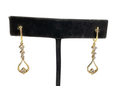 Delicate Yellow Gold Earrings with Diamonds