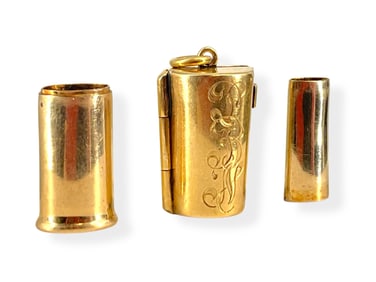 Ingenious Novelty Item: Ladiesí Gold Pendant Locket Which Housed a Cigarette Holder