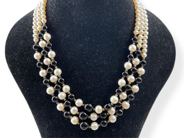 Pearls and Onyx Stone Beads Necklace
