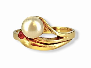 Yellow Gold Ring with Pretty Ruby and Pearl Decoration
