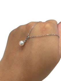 Beautiful 18k White Gold Pearl w/Accent Diamond Necklace