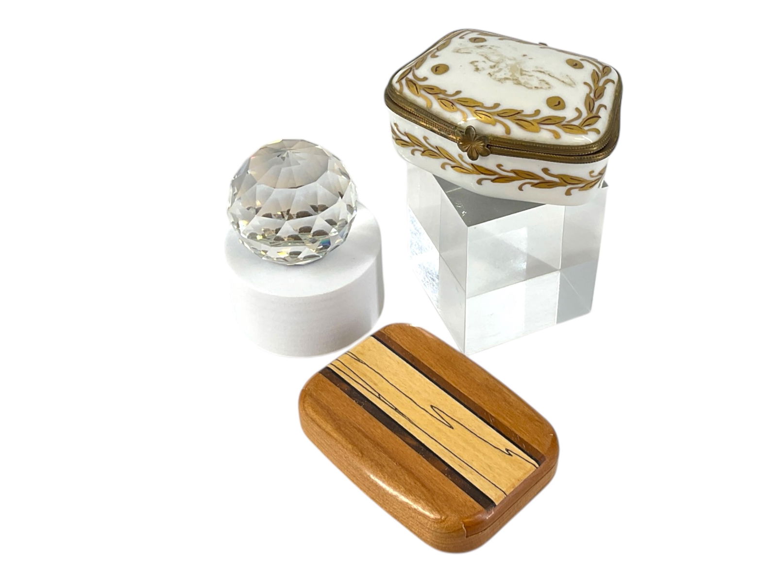 Faceted Glass Paperweight, Small Wood Box, Capodimonte Porcelain Box: Faceted Glass Paperweight, Small Wood Box, Capodimonte Porcelain BoxLot contains a faceted glass round paperweight, piece is approx 1 1/2î tall, has felt applied to the bottom, appears in good condit