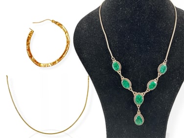 Silver Necklace w/Striking Decorative Green Quartz Decoration and Gold Scrap?