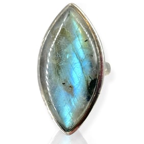 Shimmering Labradorite Navette-Shaped Ring in Silver