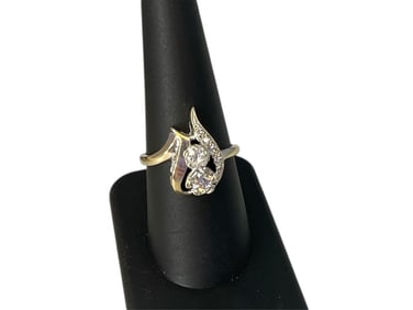 Pretty White Gold Retro Ring w/Diamond Embellishment