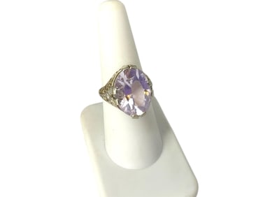 Vintage Ring w/Light Color Amethyst and Filigree Mounting