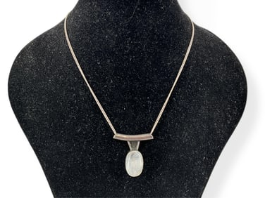 Modern Sterling Silver Necklace w/Labradorite
