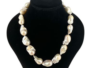 Lovely Designer-Made Baroque Pearl Necklace w/18k w/g Clasp