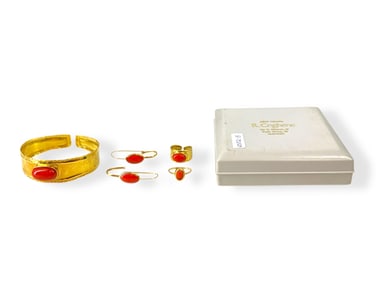 18kt Yellow Gold and Coral Cabochons Jewelry Set