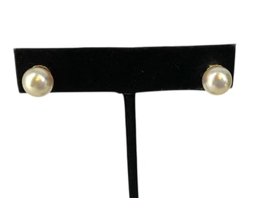 Pair of Pearl Stud Earrings in Gold