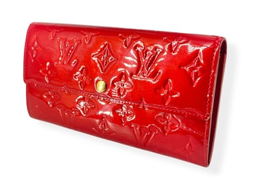 LOUIS VUITTON Vernis Portefeuille Sarah Wallet in Vibrant Red
