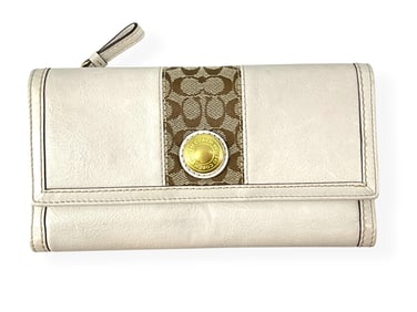 Quality COACH Signature "C" Checkbook-Wallet in Ivory/Chalk Color