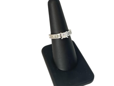 Pretty Princess-Cut Engagement Ring in White Gold