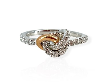 10k White Gold Ring w/Tiny Diamond Circle Top - Moves!