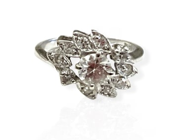14kt White Gold and Diamonds Ring