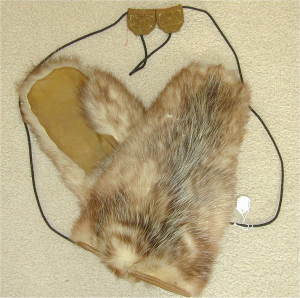 PR WOLF SKIN MITTENS