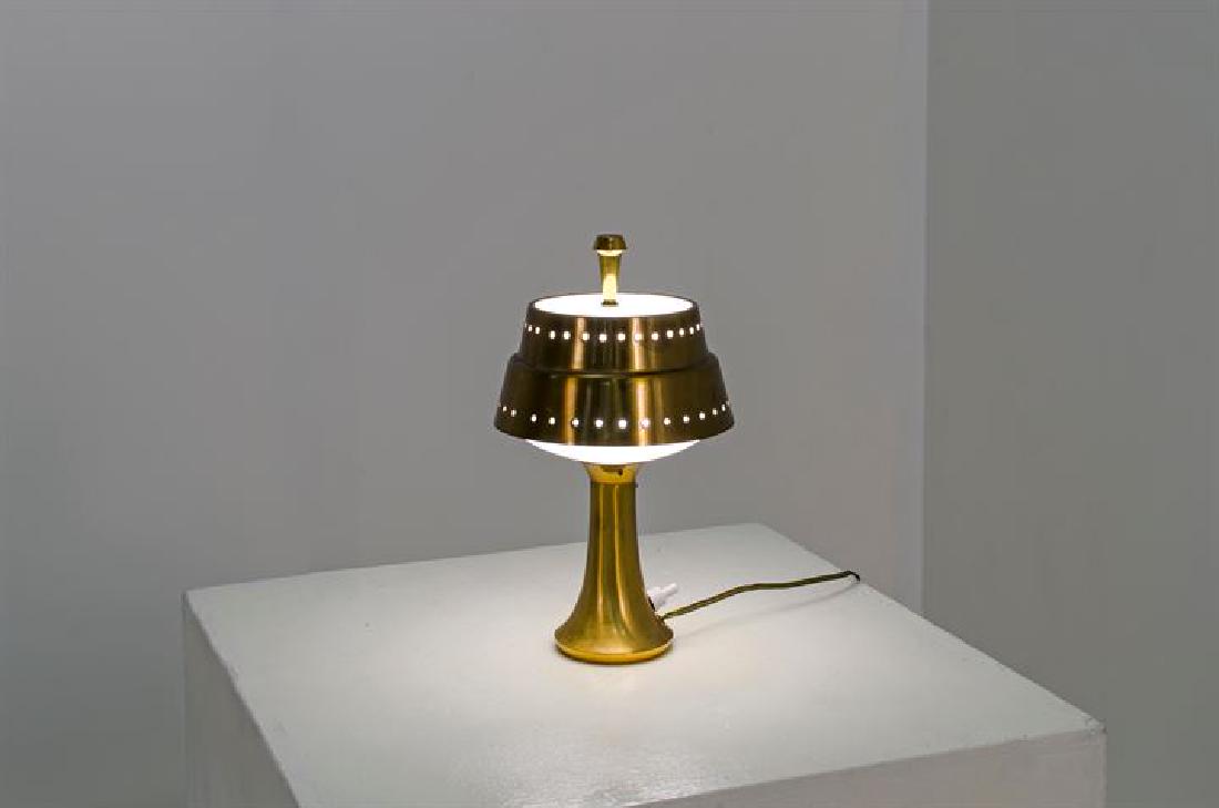 ARREDOLUCE: Lampada in ottone e vetro satinato.Anni '50h cm 24