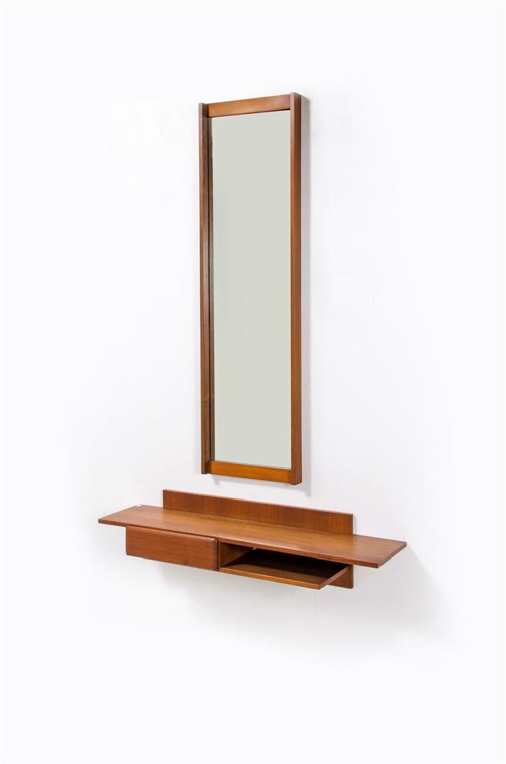 PRODUZIONE ITALIANA: Mensola con sovrastante specchio in legno di teak. Anni '60 mensola cm 25x100x24 specchio cm 128x35