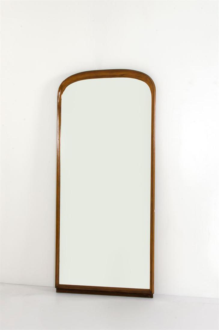 PRODUZIONE ITALIANA: Specchiera in legno e vetro specchiato. Marcata Fontanit al retro. Anni '50 cm 194x90