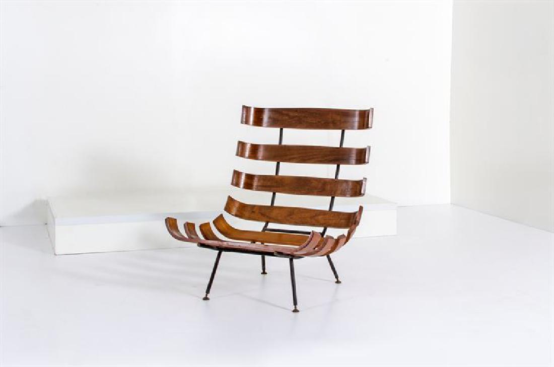 HAUNER CARLO, HEISLER MARTIN: Poltrona in compensato curvato di teak e ferro verniciato. Prod. Forma anni '60 cm 80x70x72