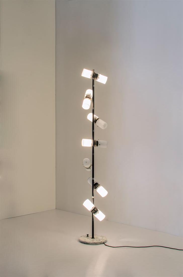 ESPERIA: Lampada da terra in ottone verniciato e ottone lucido, diffusori in vetro satinato, base in marmo.Anni '50h cm 188