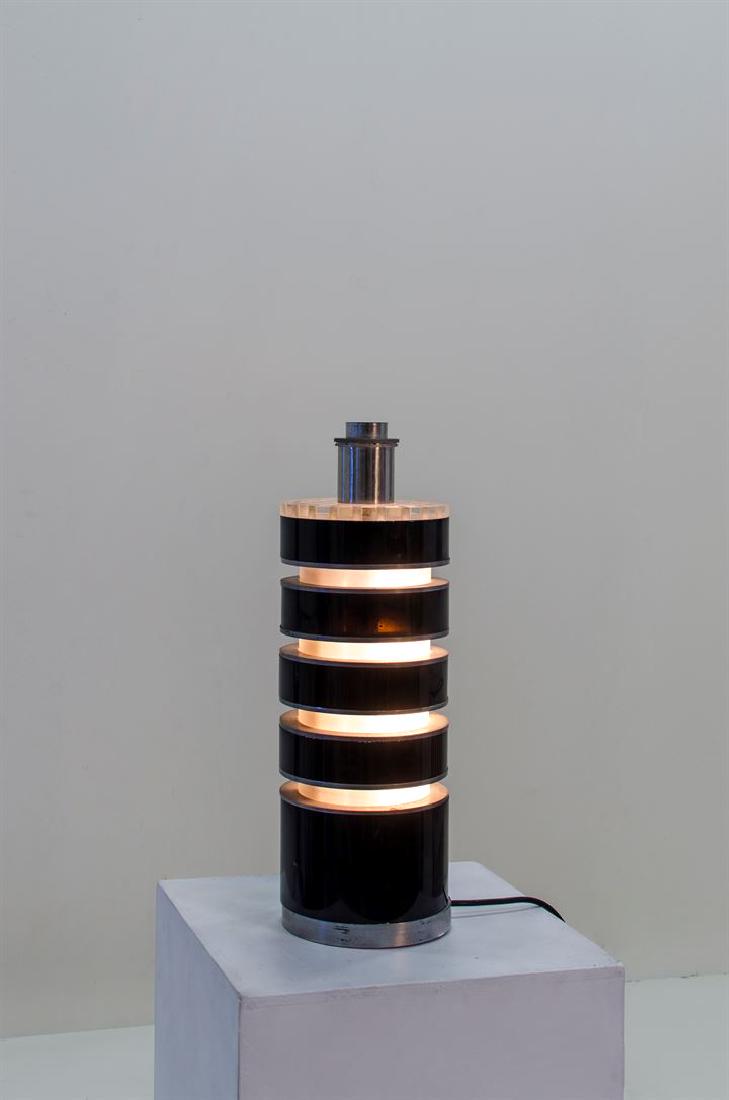 HSALMARSON INGRID: Lampada da tavolo in metacrilato e alluminio.Prod. New Lamp anni '70h cm 54
