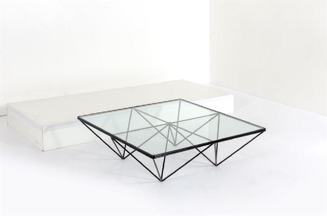 PRODUZIONE ITALIANA_x000D_ Tavolino: Struttura in tondino metallico laccato, piano in vetro. 1970 ca cm 32x100x100