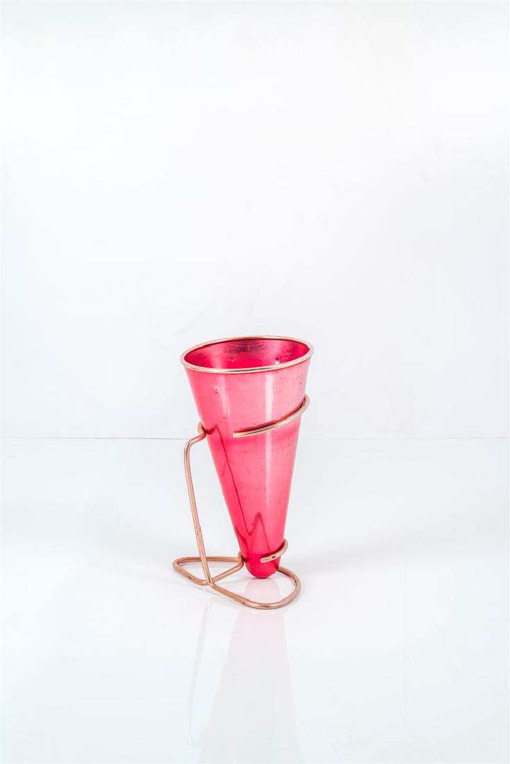 SOTTSASS ETTORE: Portaombrelli in lamiera tornita e tranciata di alluminio anodizzato, sostegno in tondino di alluminio anodizzato. Prod. Rinnovel anni '50 h cm 54