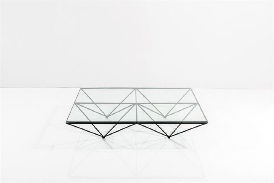PIVA PAOLO_x000D_ Tavolino mod. Alanda: Struttura in metallo verniciato, piedini regolabili, piano in vetro temperato. Prod. B&B 1970 cm 35x120x120