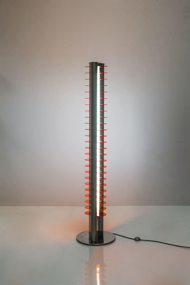 GREGOTTI VITTORIO_x000D_ Lampada mod. Amalasunta: Acciaio cromato, alluminio verniciato, metacrilato.Prod. Bilumen anni '70h cm 175Bibl.: Giuliana Gramigna, "Repertorio del Design Italiano1950-2000", Allemandi, 2011, pag. 153