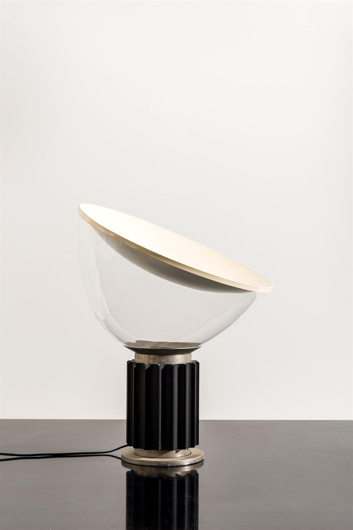 ACHILLE E PIER GIACOMO CASTIGLIONI_x000D_ Lampada mod.: Alluminio estrofuso con riflettore in metallo verniciato e diffusore orientabile in vetro, base in acciaio lucidato, nichelato e zapponato.Prod. Flos 1962cm 49,5x54Bibl.: Giuliana Gramigna, "Repertori