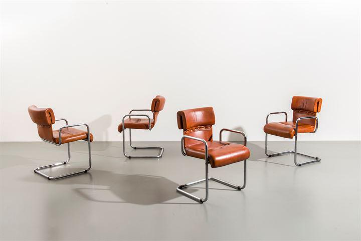 GUIDO FALESCHINI: Quattro poltroncine in metallo cromato, cuoio e pelle. Prod. Mariani anni '70 cm 81x54x60