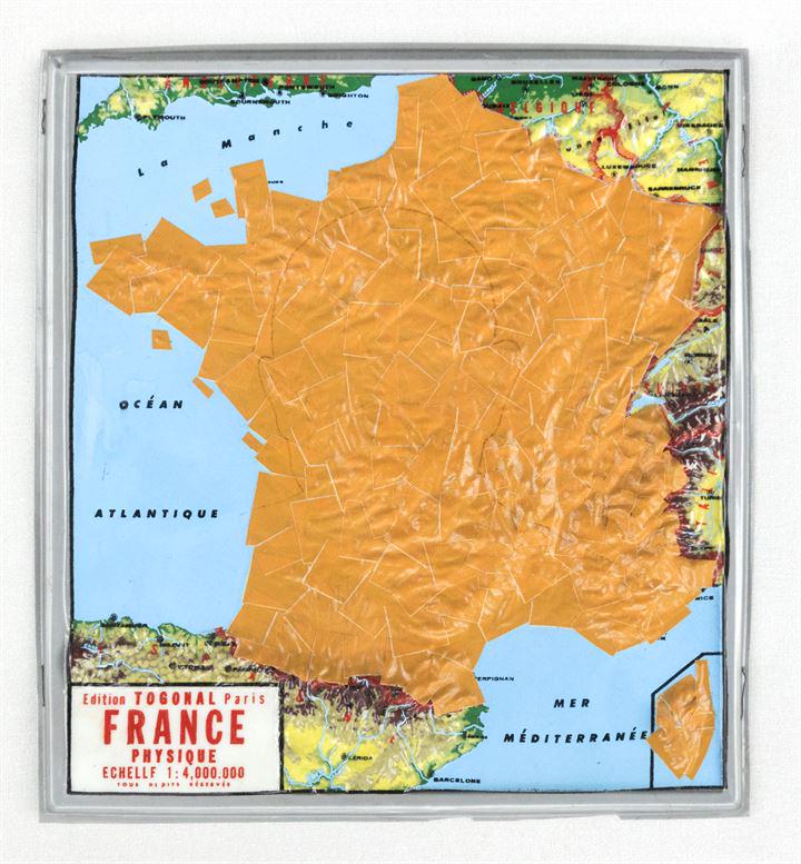 ERIK DIETMAN: DIETMAN ERIKJonkoping (Svezia) 1937 - 2002 Parigi"France phisique" 196246x37,5 tecnica mista con applicazione di cerotti applicata su tela cm 43x35Opera firmata al retro della tela e sul telaio