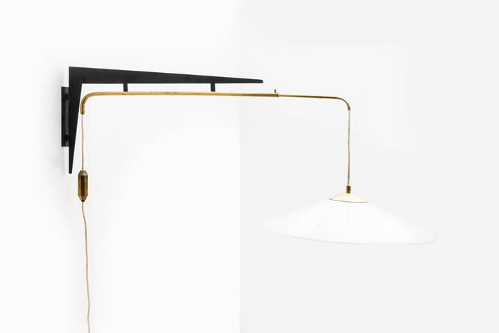 STILUX: Lampada estensibile a saliscendi in metallo verniciato e ottone, diffusore in plexiglass. Anni '50 Etichetta del Produttore cm 83x48